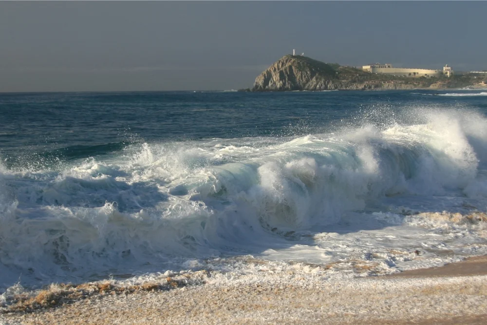 ¿Es Seguro Visitar Cabo San Lucas en Temporada de Huracanes?